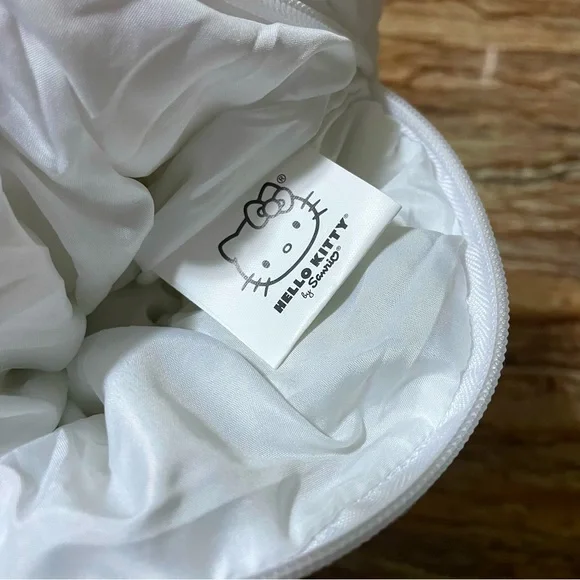 Hello Kitty - Picture 4 of 5